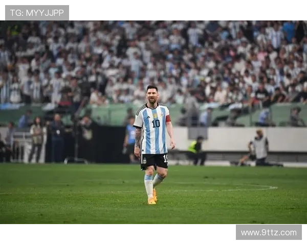 足球明星展现力量之美肌肉合集尽显运动魅力与激情